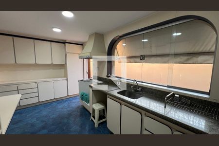 Casa para alugar com 929m², 4 quartos e 4 vagasCozinha