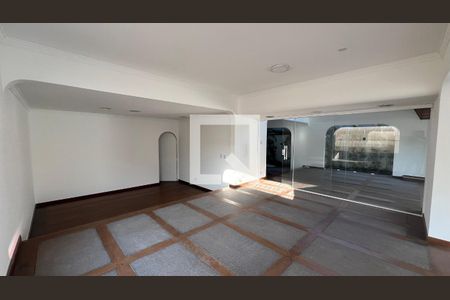 Casa para alugar com 929m², 4 quartos e 4 vagasSala 