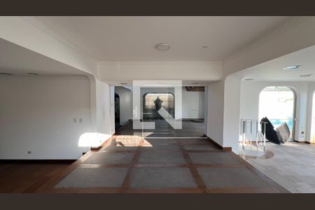 Casa para alugar com 929m², 4 quartos e 4 vagasSala 