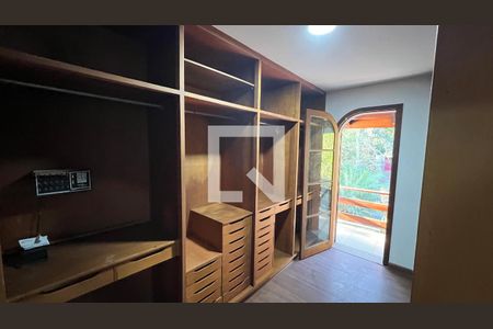 Casa para alugar com 929m², 4 quartos e 4 vagasCloset da suíte 1