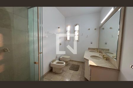 Casa para alugar com 929m², 4 quartos e 4 vagasBanheiro 1