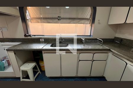 Casa para alugar com 929m², 4 quartos e 4 vagasCozinha