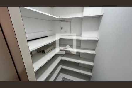 Casa para alugar com 929m², 4 quartos e 4 vagasDispensa