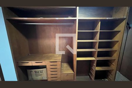 Casa para alugar com 929m², 4 quartos e 4 vagasCloset da suíte 1