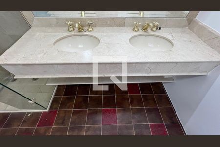 Casa para alugar com 929m², 4 quartos e 4 vagasBanheiro da Suíte 1