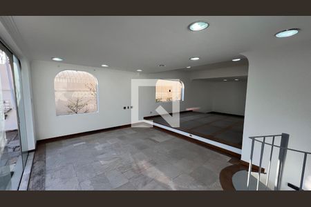 Casa para alugar com 929m², 4 quartos e 4 vagasSala 