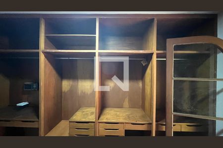 Casa para alugar com 929m², 4 quartos e 4 vagasCloset da suíte