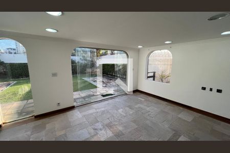 Casa para alugar com 929m², 4 quartos e 4 vagasSala 