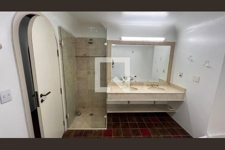 Casa para alugar com 929m², 4 quartos e 4 vagasBanheiro da Suíte 1