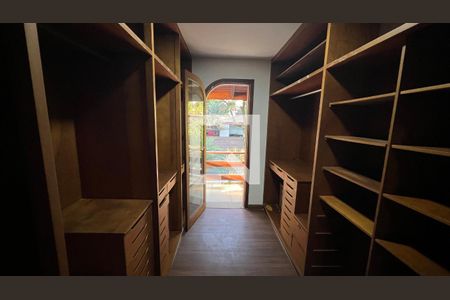 Casa para alugar com 929m², 4 quartos e 4 vagasCloset da suíte 1