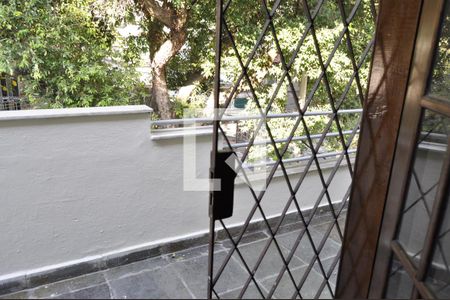 Apartamento à venda com 183m², 4 quartos e sem vagaVaranda