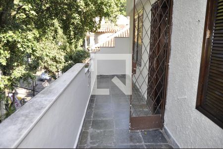 Apartamento à venda com 183m², 4 quartos e sem vagaVaranda