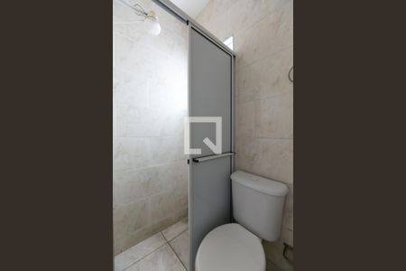 Banheiro de casa de condomínio para alugar com 1 quarto, 40m² em Jardim Marabá, São Paulo