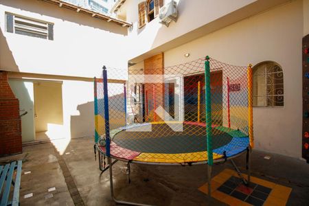 Casa à venda com 220m², 5 quartos e 2 vagasQuintal