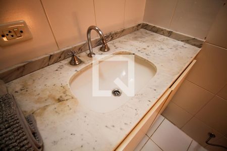 Casa à venda com 220m², 5 quartos e 2 vagasBanheiro da Suíte 1