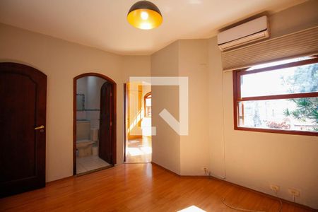 Casa à venda com 220m², 5 quartos e 2 vagasSuíte 1