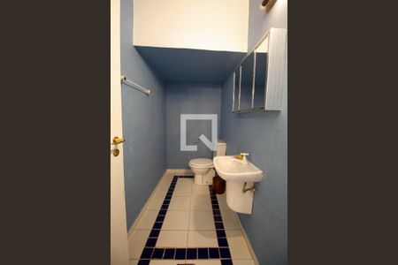 Casa à venda com 220m², 5 quartos e 2 vagasBanheiro da Área comum