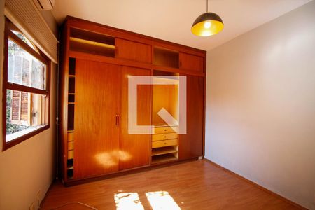 Casa à venda com 220m², 5 quartos e 2 vagasSuíte 1