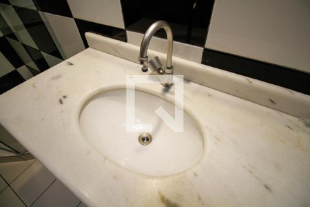 Casa à venda com 220m², 5 quartos e 2 vagasBanheiro da Suíte 2