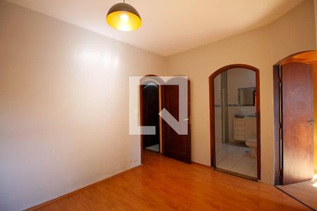 Casa à venda com 220m², 5 quartos e 2 vagasSuíte 1