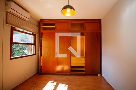 Casa à venda com 220m², 5 quartos e 2 vagasSuíte 1