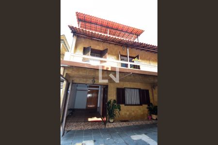 Casa para alugar com 200m², 3 quartos e 2 vagasFachada
