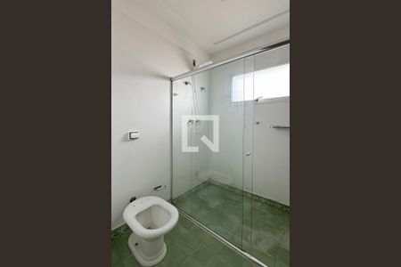 Casa de condomínio para alugar com 1100m², 3 quartos e 8 vagasBanheiro da Suíte 3