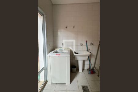 Casa de condomínio para alugar com 1100m², 3 quartos e 8 vagasÁrea de Serviço