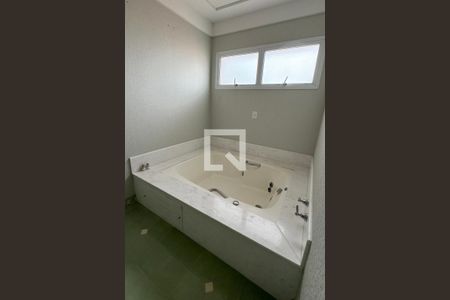 Casa de condomínio para alugar com 1100m², 3 quartos e 8 vagasBanheiro da Suíte 3