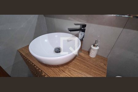 Casa à venda com 250m², 4 quartos e 2 vagasBanheiro Social