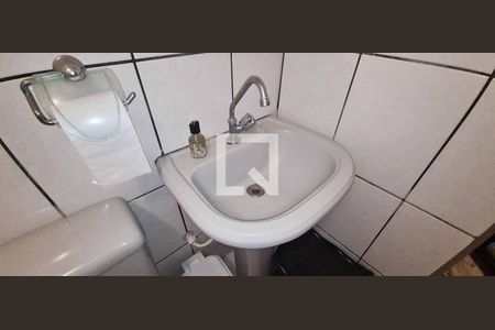 Casa à venda com 250m², 4 quartos e 2 vagasEdícula - Banheiro da Suíte