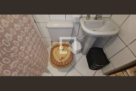 Casa à venda com 250m², 4 quartos e 2 vagasEdícula - Banheiro da Suíte