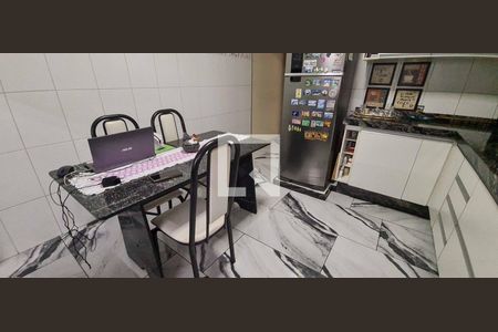 Casa à venda com 250m², 4 quartos e 2 vagasCozinha