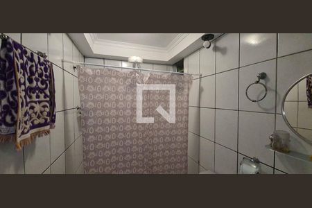 Casa à venda com 250m², 4 quartos e 2 vagasEdícula - Banheiro da Suíte