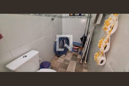 Casa à venda com 250m², 4 quartos e 2 vagasBanheiro de Serviço