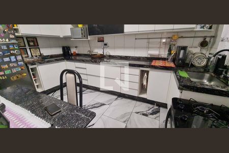 Casa à venda com 250m², 4 quartos e 2 vagasCozinha