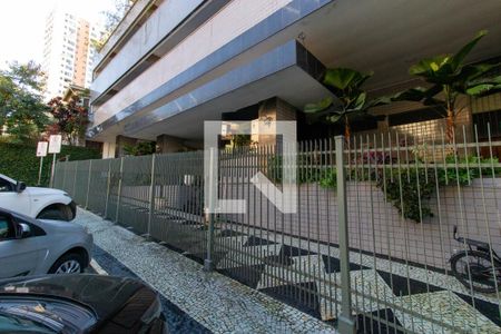 Apartamento à venda com 80m², 3 quartos e 1 vaga Apartamento à venda com 80m², 3 quartos e 1 vagaFachada