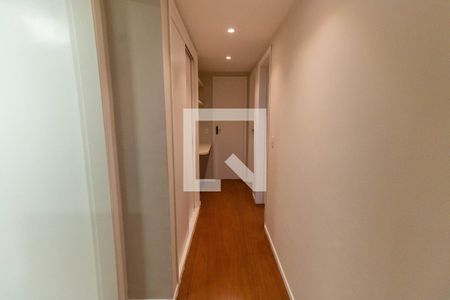Corredor de apartamento à venda com 3 quartos, 80m² em Ingá, Niterói