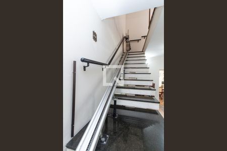 Casa à venda com 264m², 3 quartos e 3 vagasEscada