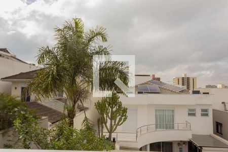 Casa de condomínio à venda com 580m², 4 quartos e 8 vagas Casa de condomínio à venda com 580m², 4 quartos e 8 vagasVaranda da Suíte 3