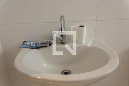 Casa de condomínio à venda com 580m², 4 quartos e 8 vagas Casa de condomínio à venda com 580m², 4 quartos e 8 vagasBanheiro de Serviço