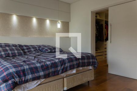 Casa de condomínio à venda com 580m², 4 quartos e 8 vagas Casa de condomínio à venda com 580m², 4 quartos e 8 vagasSuíte 1