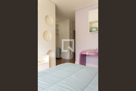 Casa de condomínio à venda com 580m², 4 quartos e 8 vagas Casa de condomínio à venda com 580m², 4 quartos e 8 vagasSuíte 3