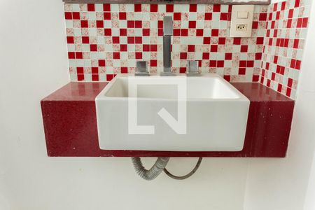 Casa de condomínio à venda com 580m², 4 quartos e 8 vagas Casa de condomínio à venda com 580m², 4 quartos e 8 vagasBanheiro da Piscina