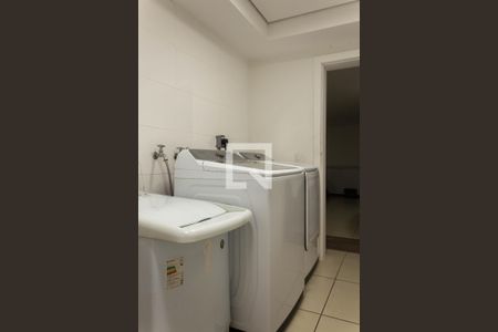 Casa de condomínio à venda com 580m², 4 quartos e 8 vagas Casa de condomínio à venda com 580m², 4 quartos e 8 vagasÁrea de Serviço