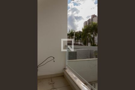 Casa de condomínio à venda com 580m², 4 quartos e 8 vagas Casa de condomínio à venda com 580m², 4 quartos e 8 vagasVaranda da Suíte 3