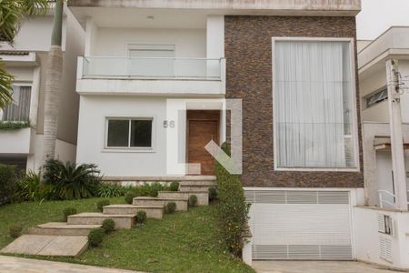 Casa de condomínio à venda com 580m², 4 quartos e 8 vagas Casa de condomínio à venda com 580m², 4 quartos e 8 vagasFachada