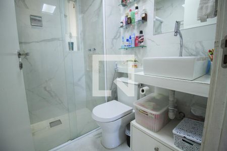 Apartamento à venda com 75m², 2 quartos e 2 vagas Apartamento à venda com 75m², 2 quartos e 2 vagasBanheiro