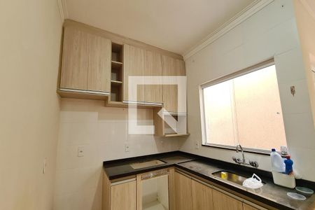 Casa à venda com 100m², 2 quartos e 2 vagas Casa à venda com 100m², 2 quartos e 2 vagasCozinha