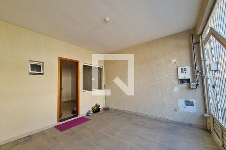 Casa à venda com 100m², 2 quartos e 2 vagas Casa à venda com 100m², 2 quartos e 2 vagasGaragem